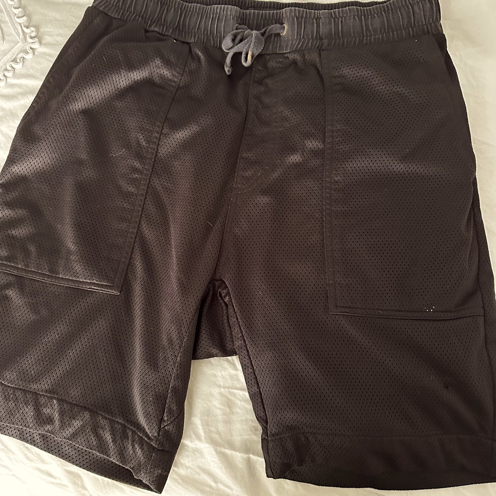 Men’s active shorts.